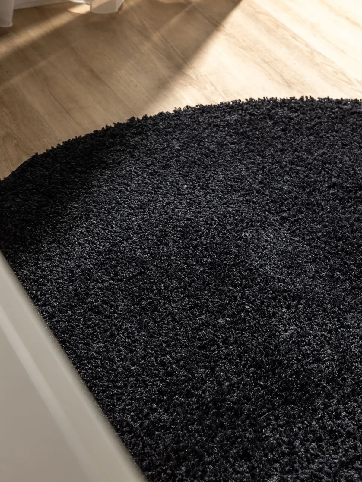 Black Mystic Round Shag Rug